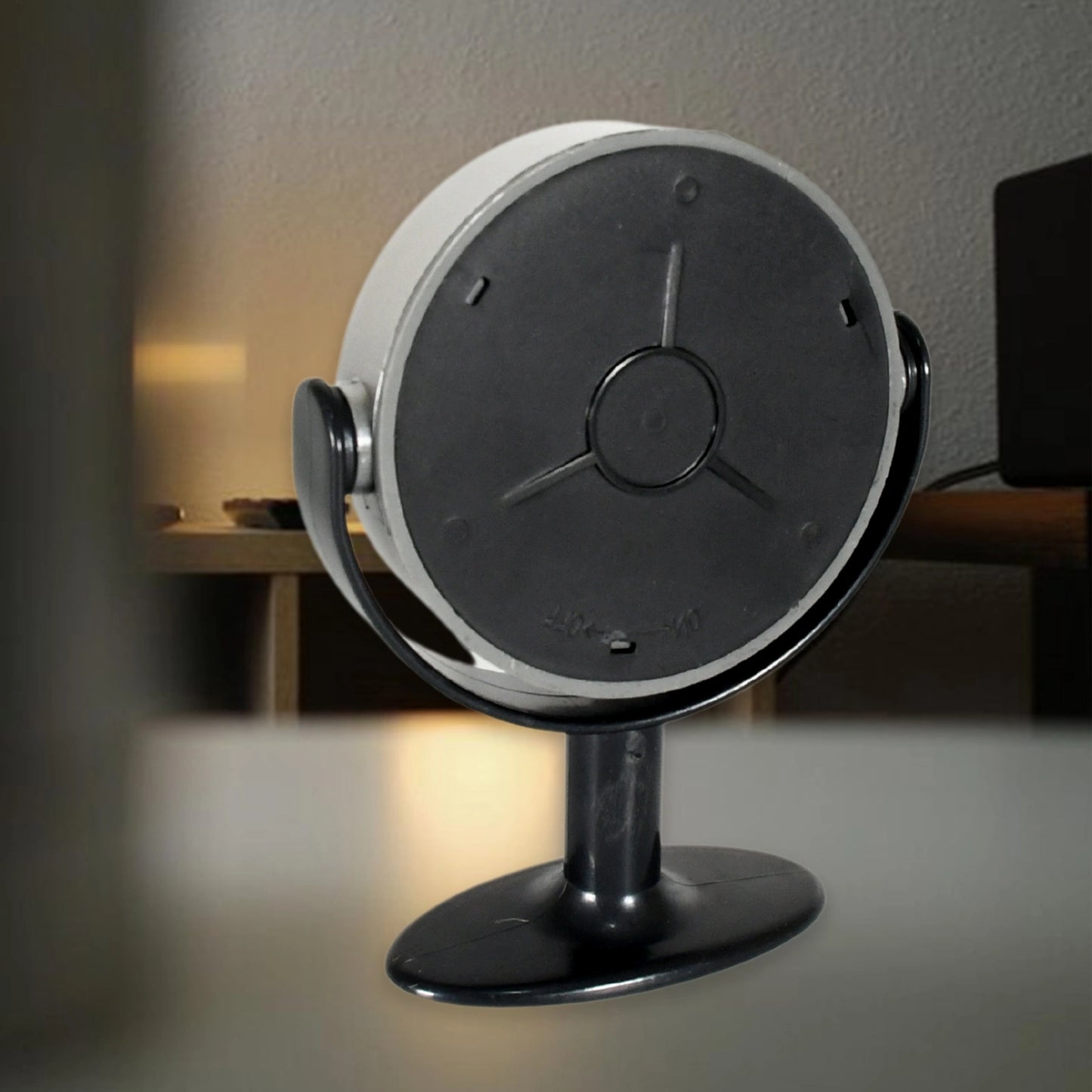 Magnetic LED Flashlight